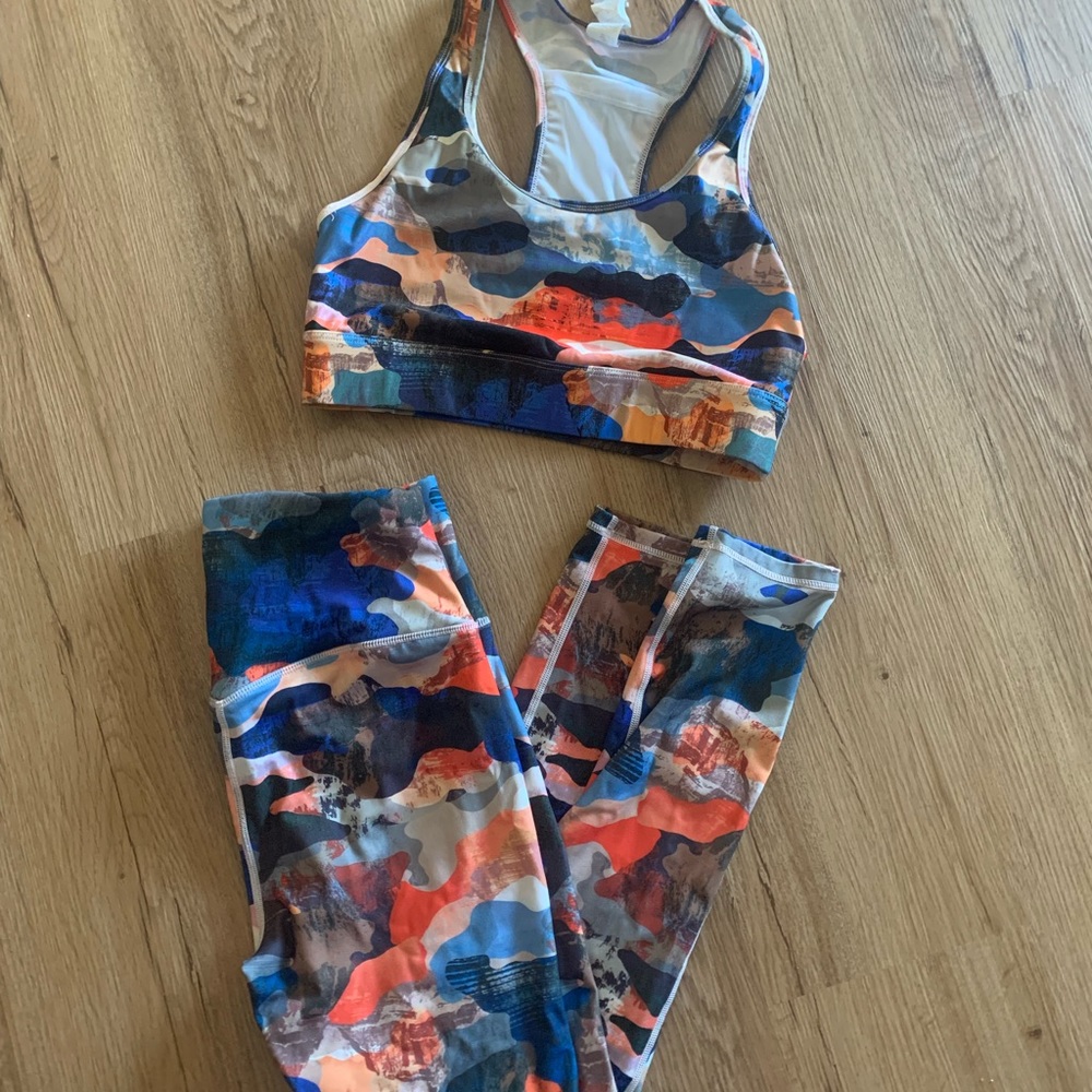 Fabletics Elevate Zion Sports Bra & 7/8 High Waisted Leggings Set - Size M